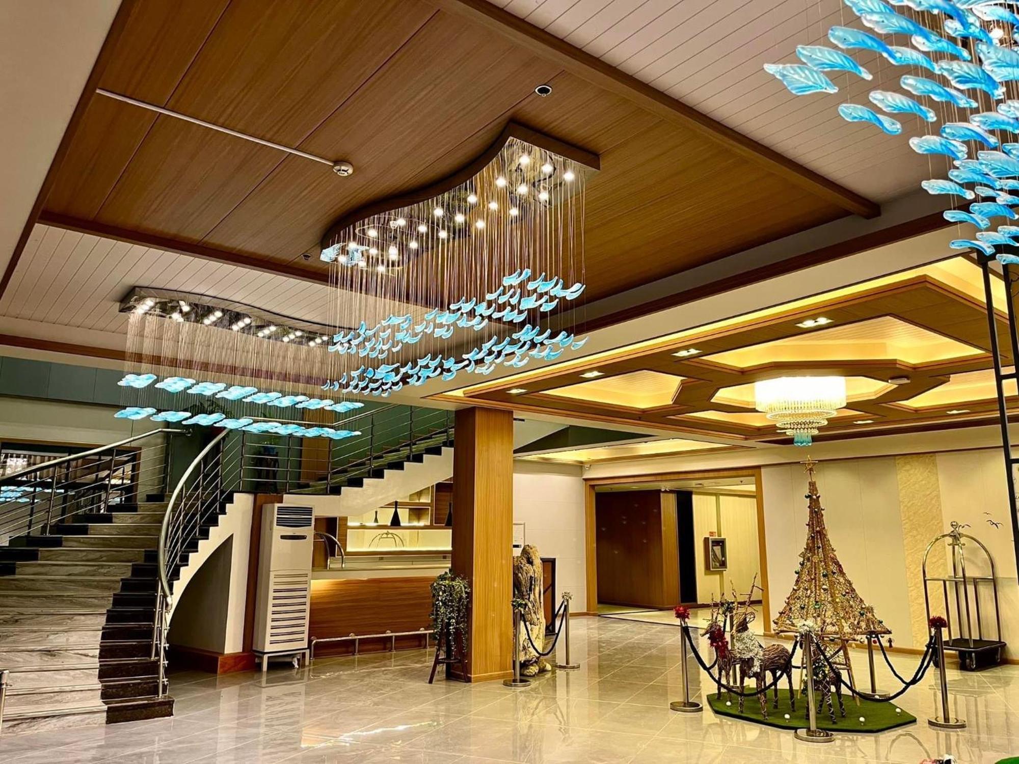 W Golf Resort Ослоб Екстериор снимка