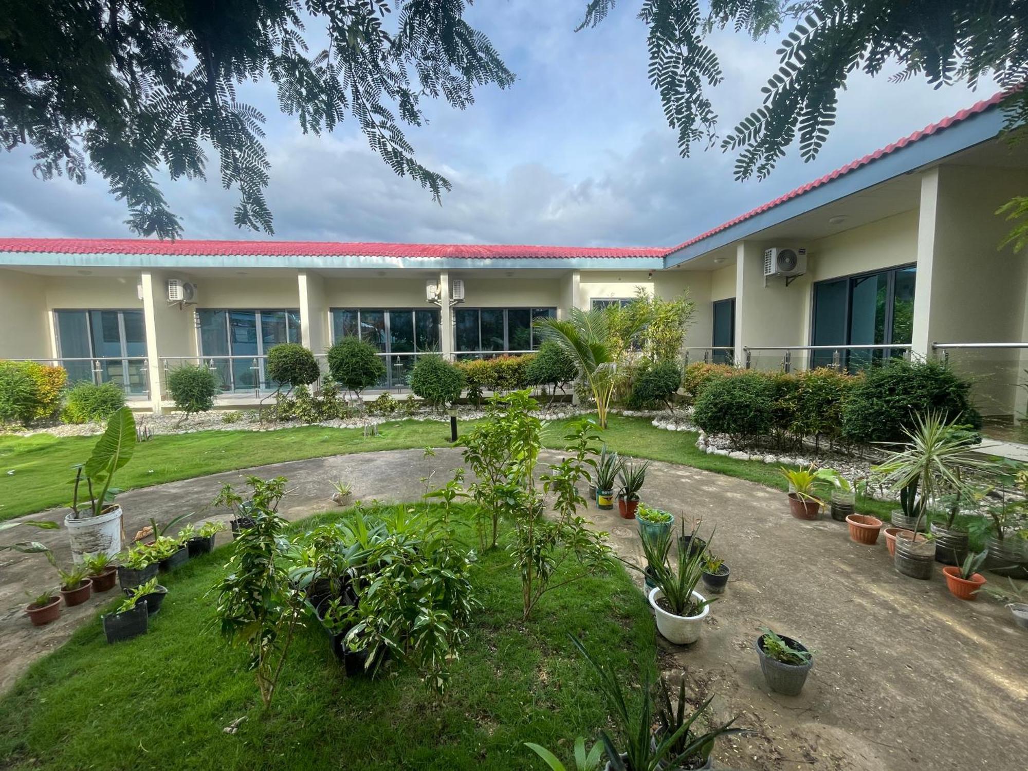 W Golf Resort Ослоб Екстериор снимка