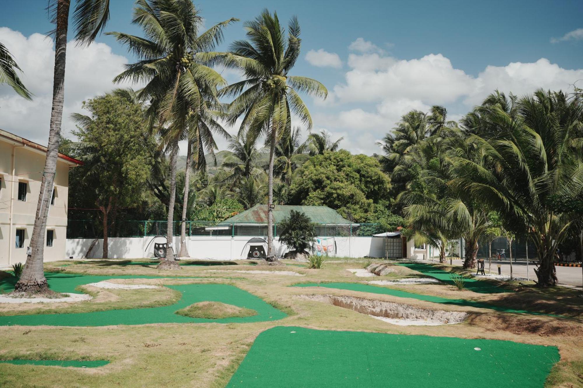 W Golf Resort Ослоб Екстериор снимка